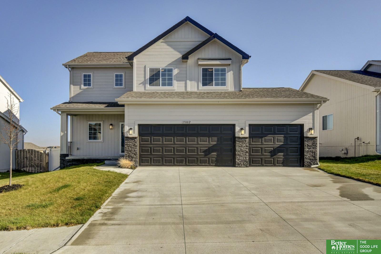 Property Photo: 17002 Huntington Avenue NE 68116