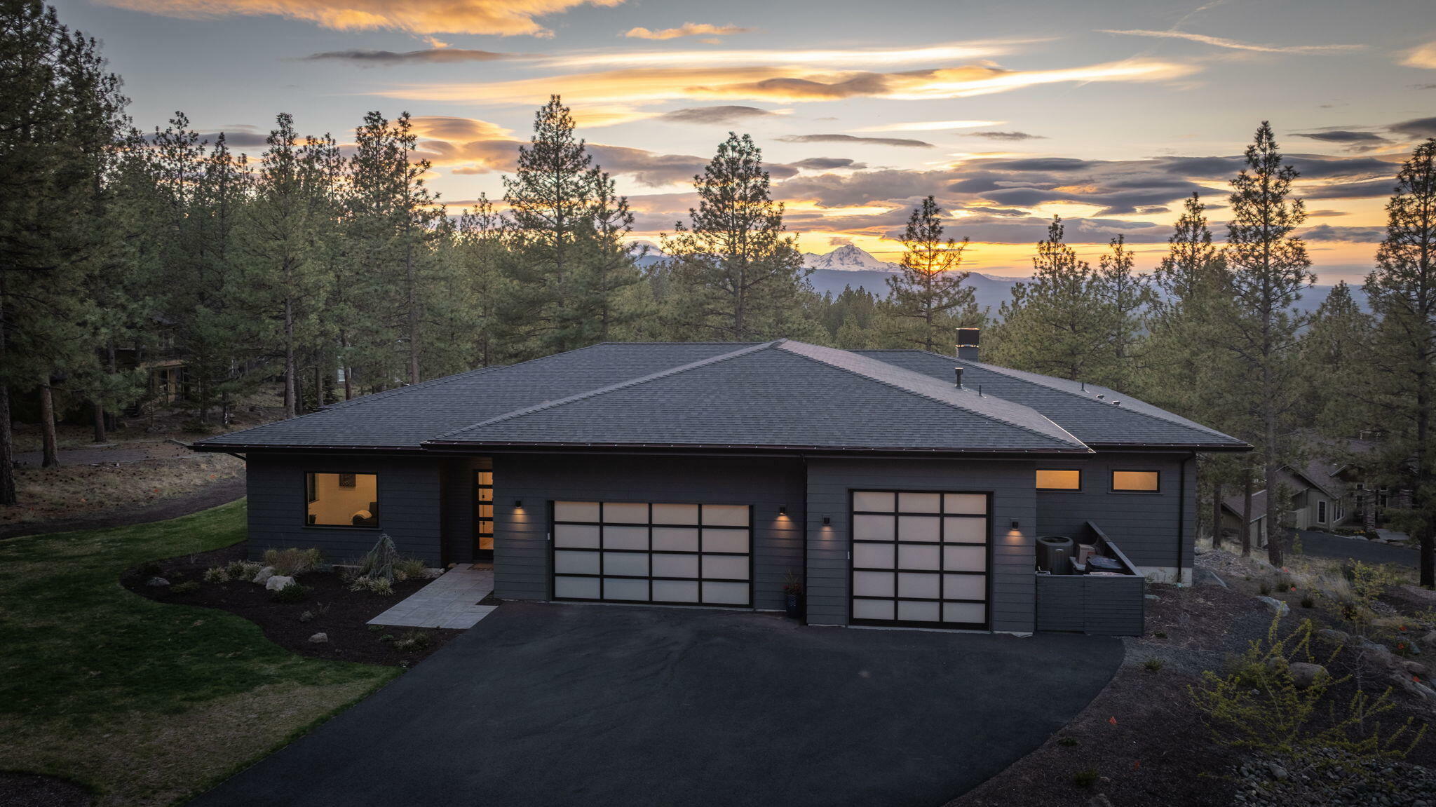 Property Photo: 3039 NW Winslow Drive OR 97703