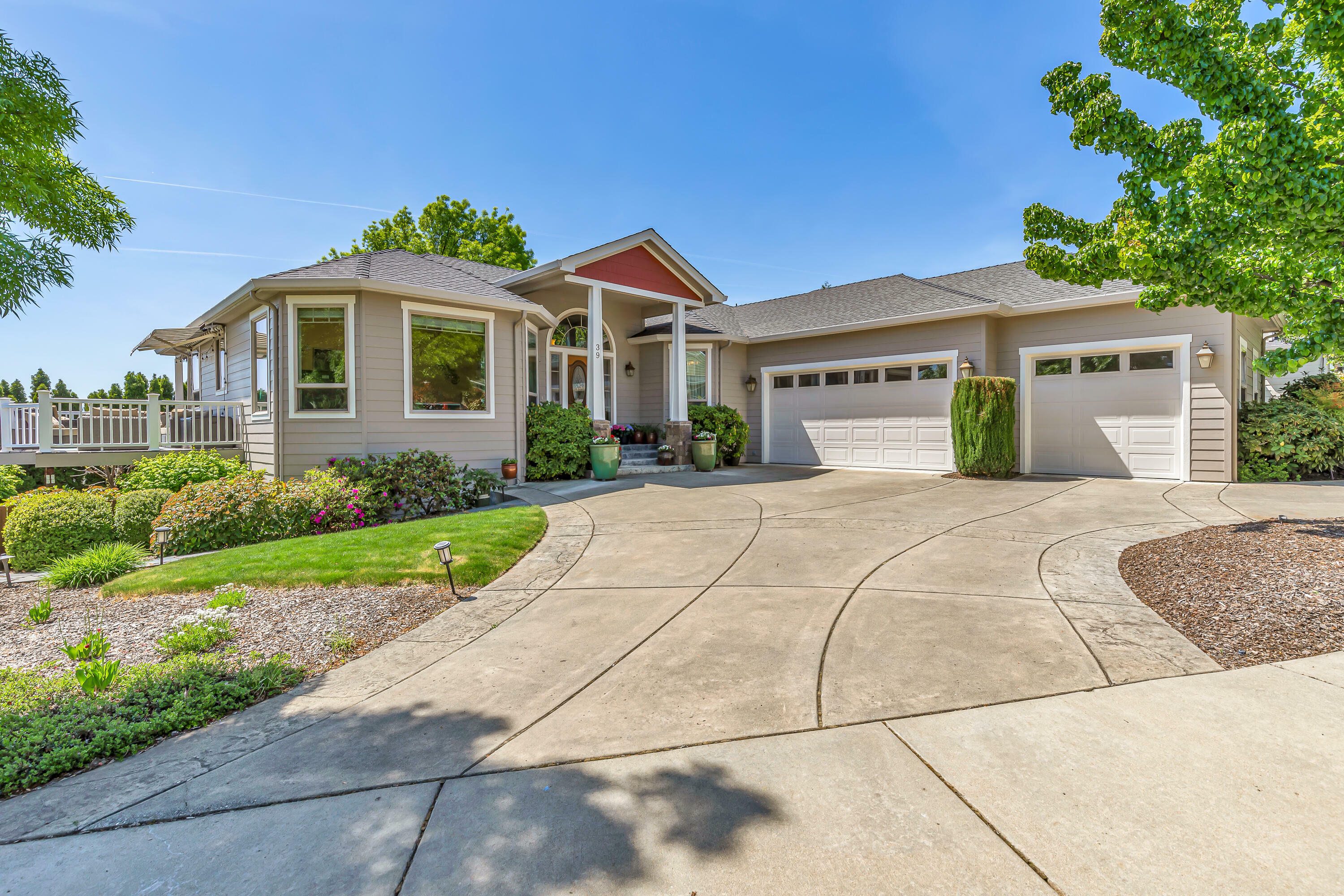 39 Greenmoor Drive  Eagle Point OR 97524 photo