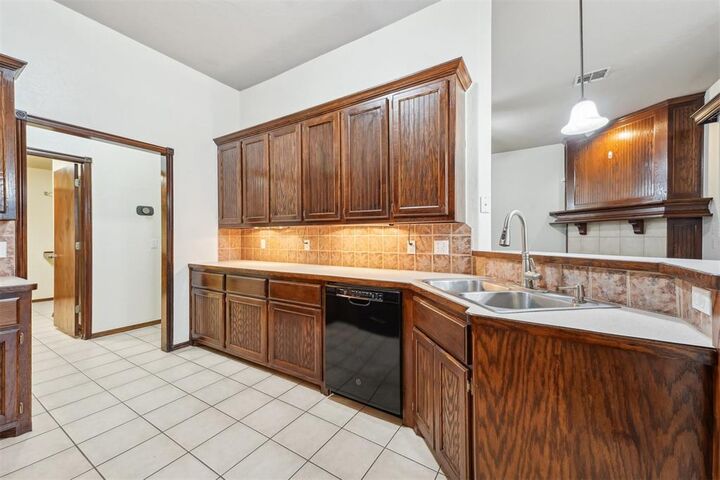 Property Photo:  4812 Millstone Drive  OK 73179 