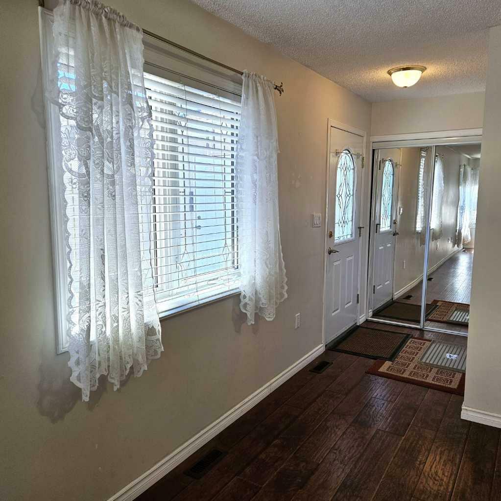 Property Photo:  722 50 Street  AB T7E 1N7 