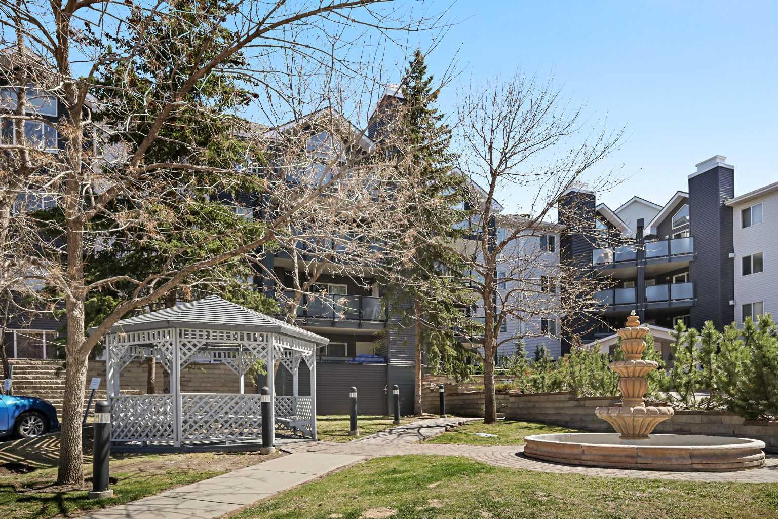 Property Photo: 10 Sierra Morena Mews SW 218 AB T3H 3K7