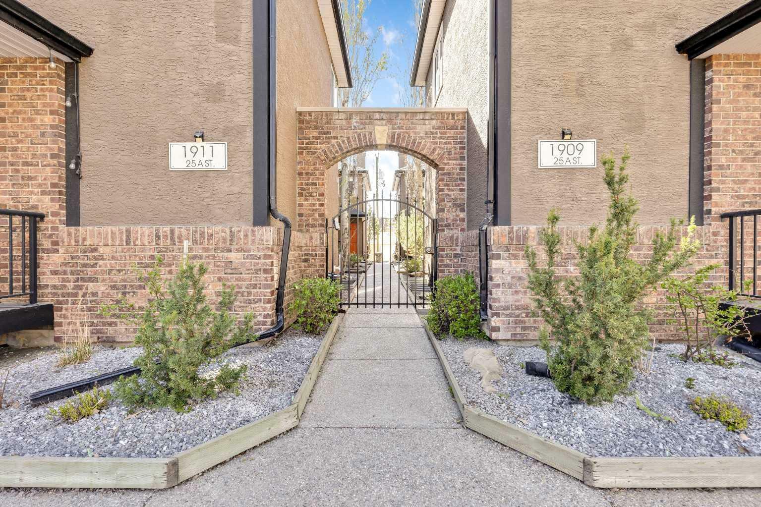 Property Photo: 1911 25A Street SW 2 AB T3E 1Y6