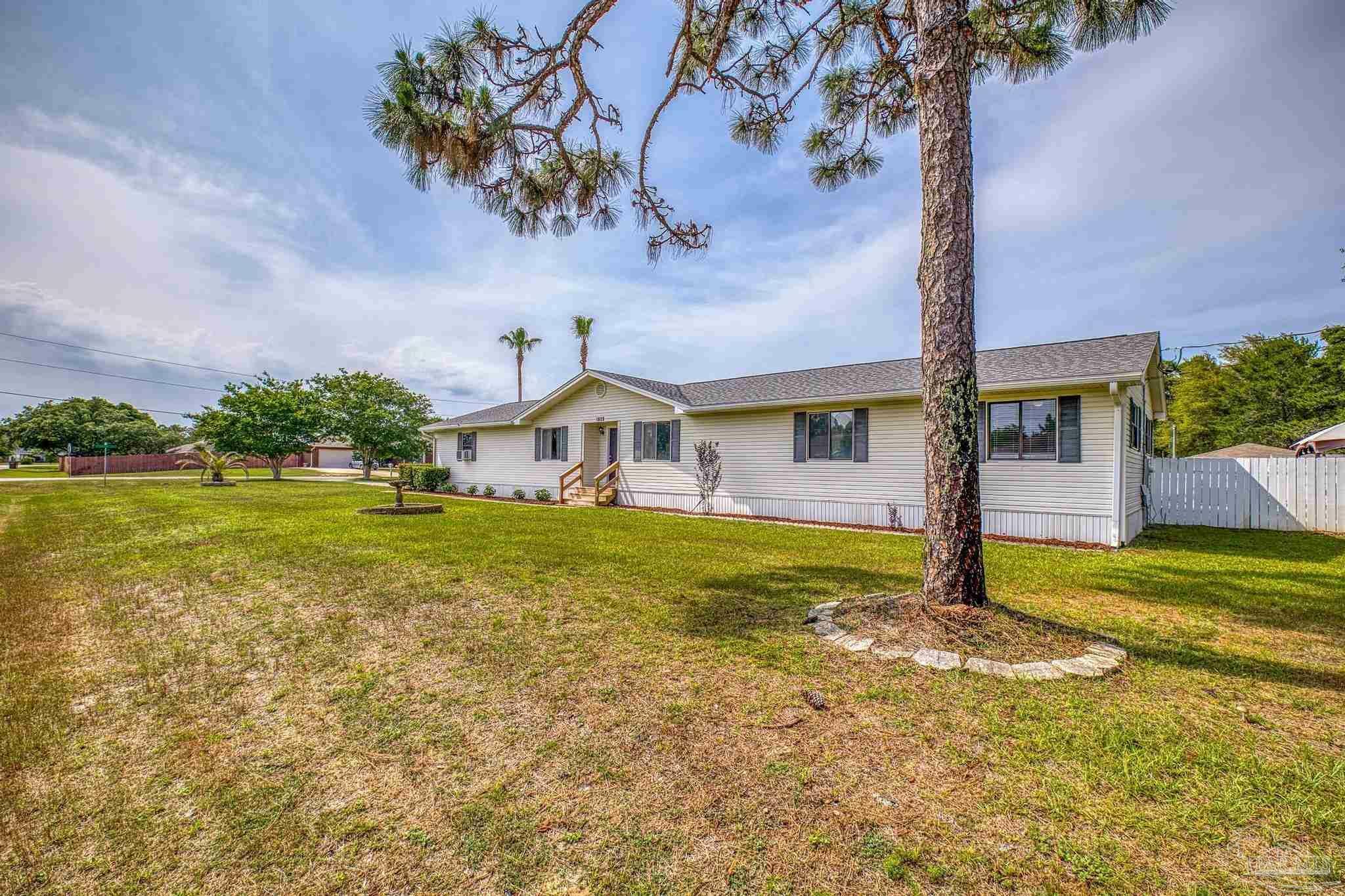 Property Photo: 1828 Sundown Dr FL 32566