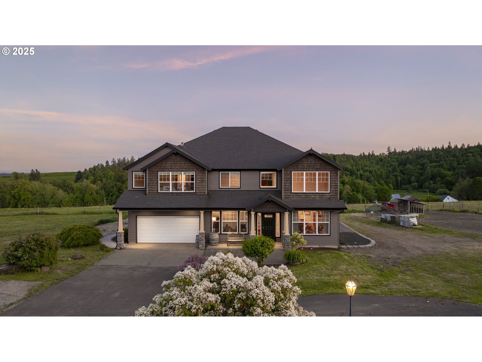 Property Photo: 12450 SE Eola Hills Rd OR 97114