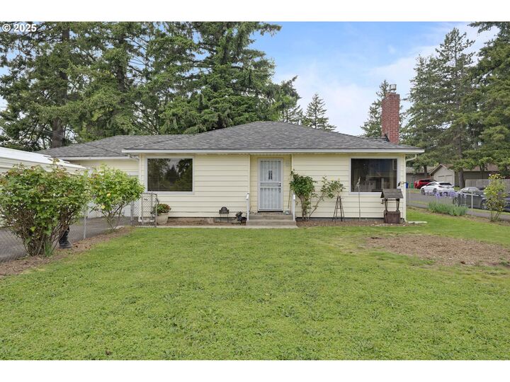 Property Photo:  2309 SE 135th Ave  OR 97233 