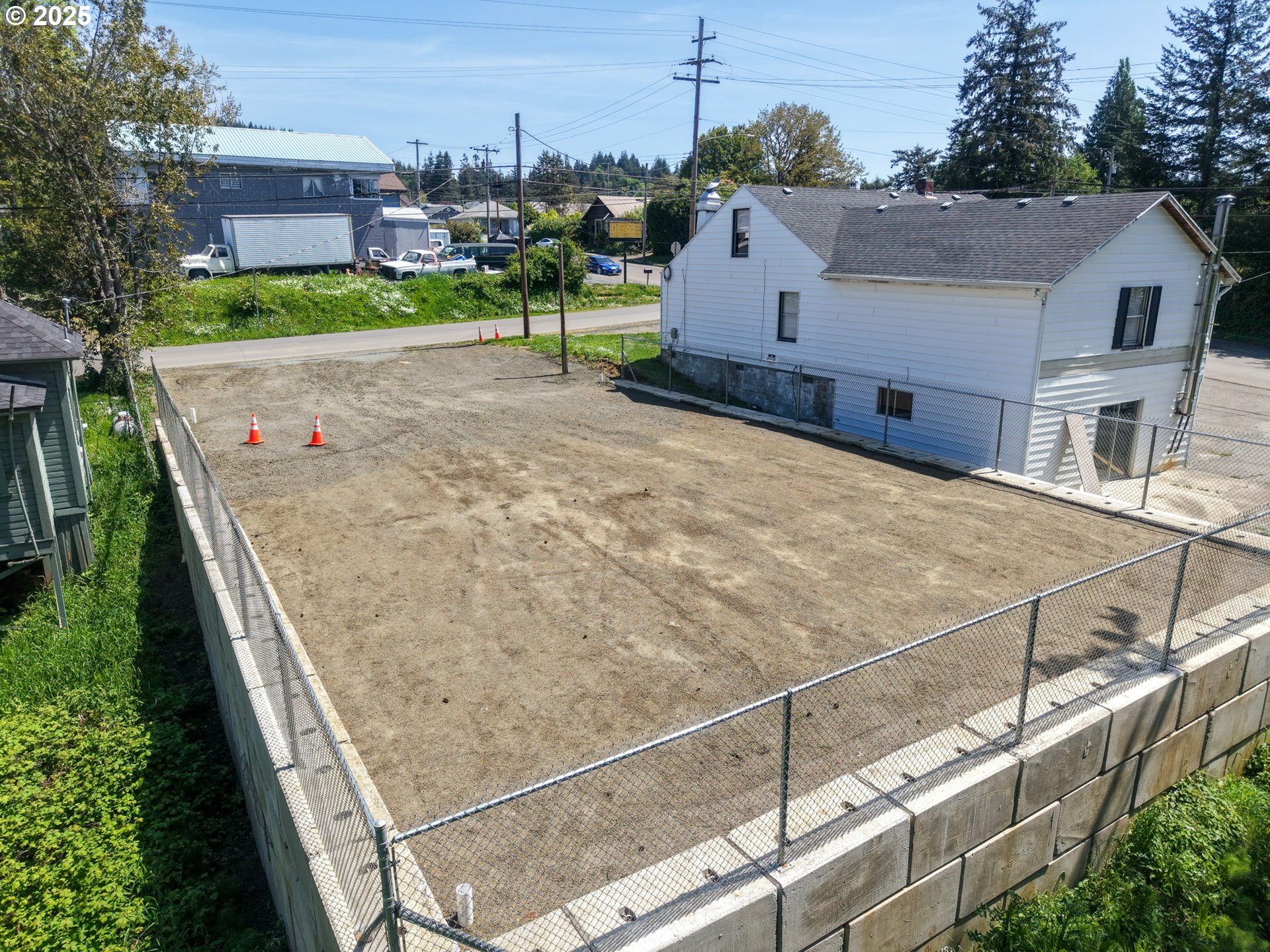 Property Photo: 1025 N Collier St OR 97423