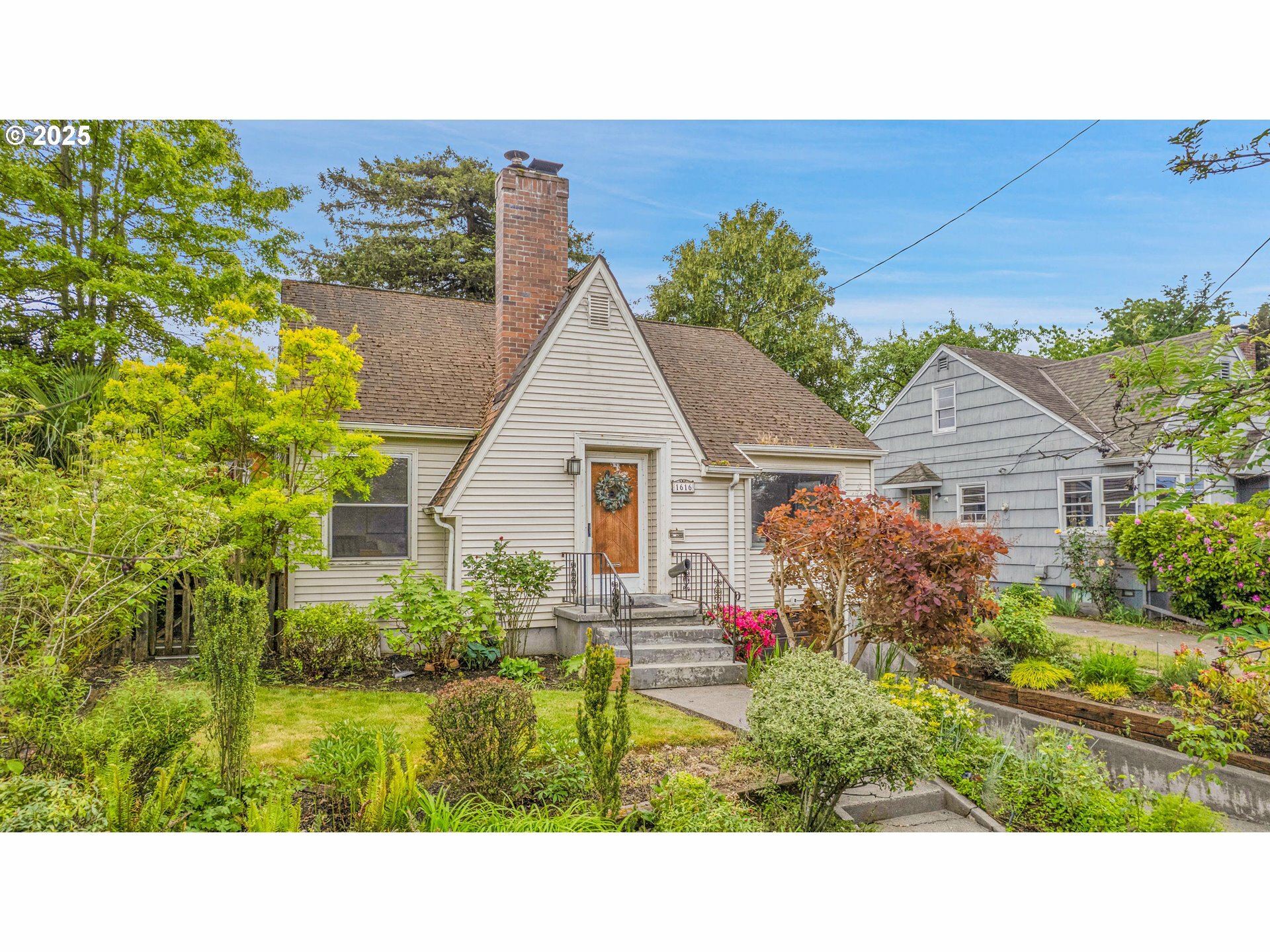 Property Photo: 1616 N Ainsworth St OR 97217
