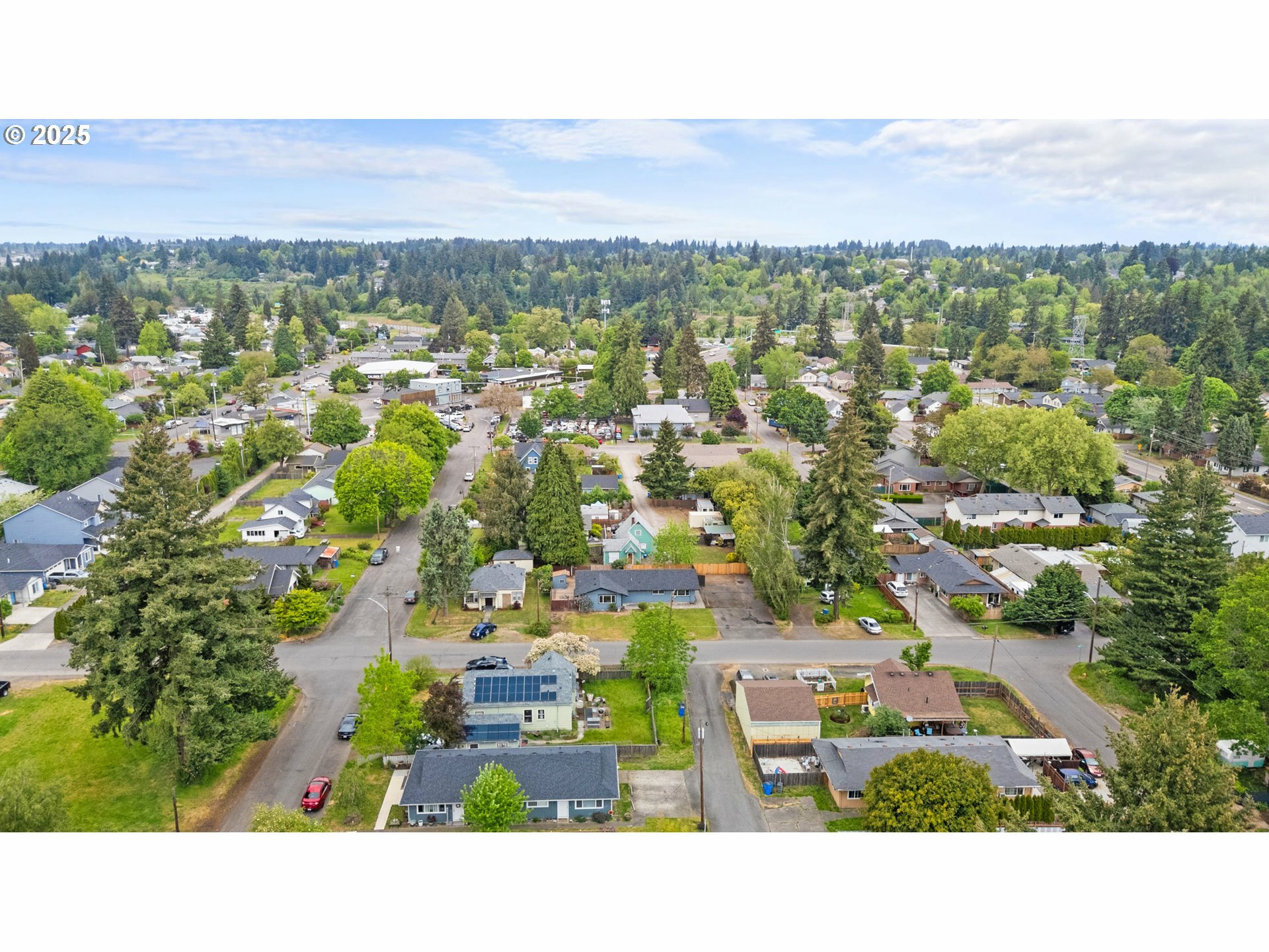 Property Photo: 2608 E 30th St WA 98661