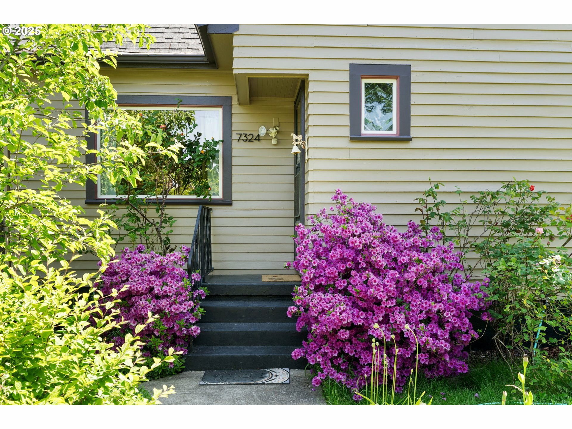 Property Photo: 7324 N Oatman Ave OR 97217