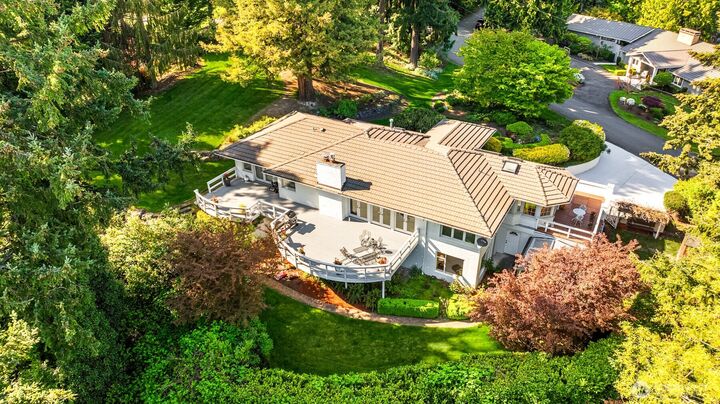 Property Photo:  401  Detwiller Lane  WA 98004 