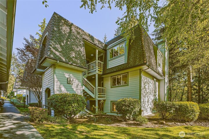 Property Photo: 9816 NE 142nd Place E102 WA 98034