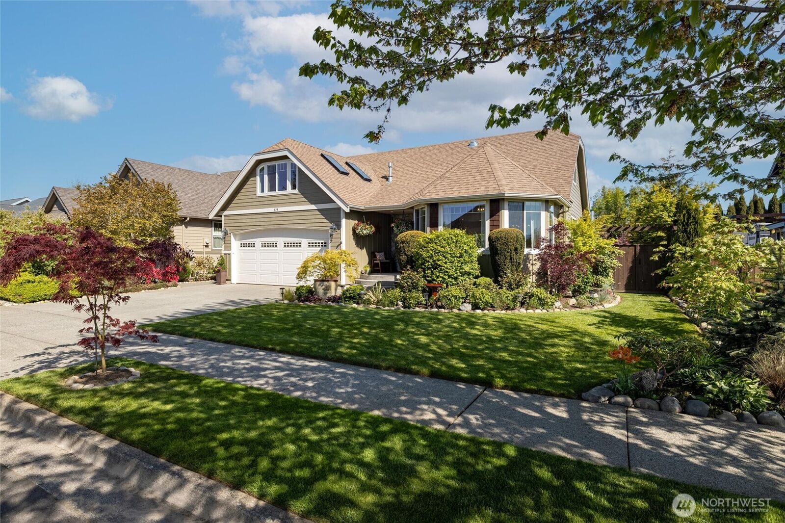 Property Photo:  814  N Park St  WA 98264 