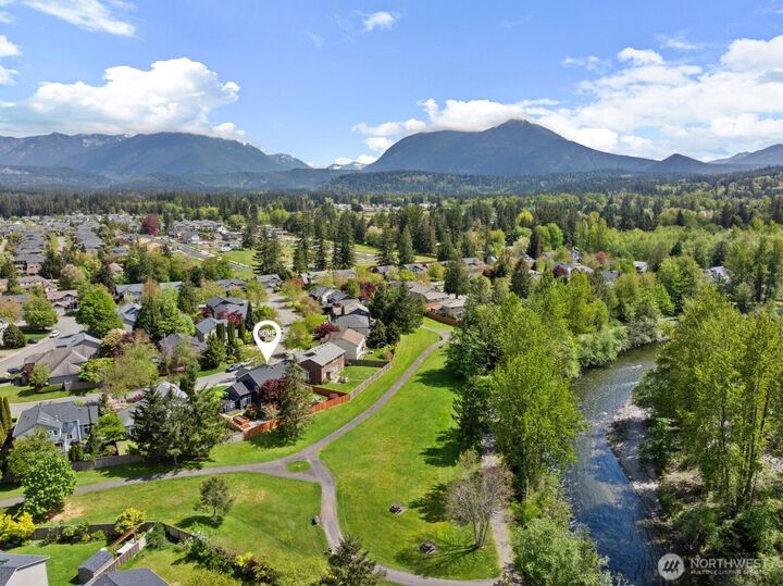 Property Photo: 1100 SE 11th Place WA 98045