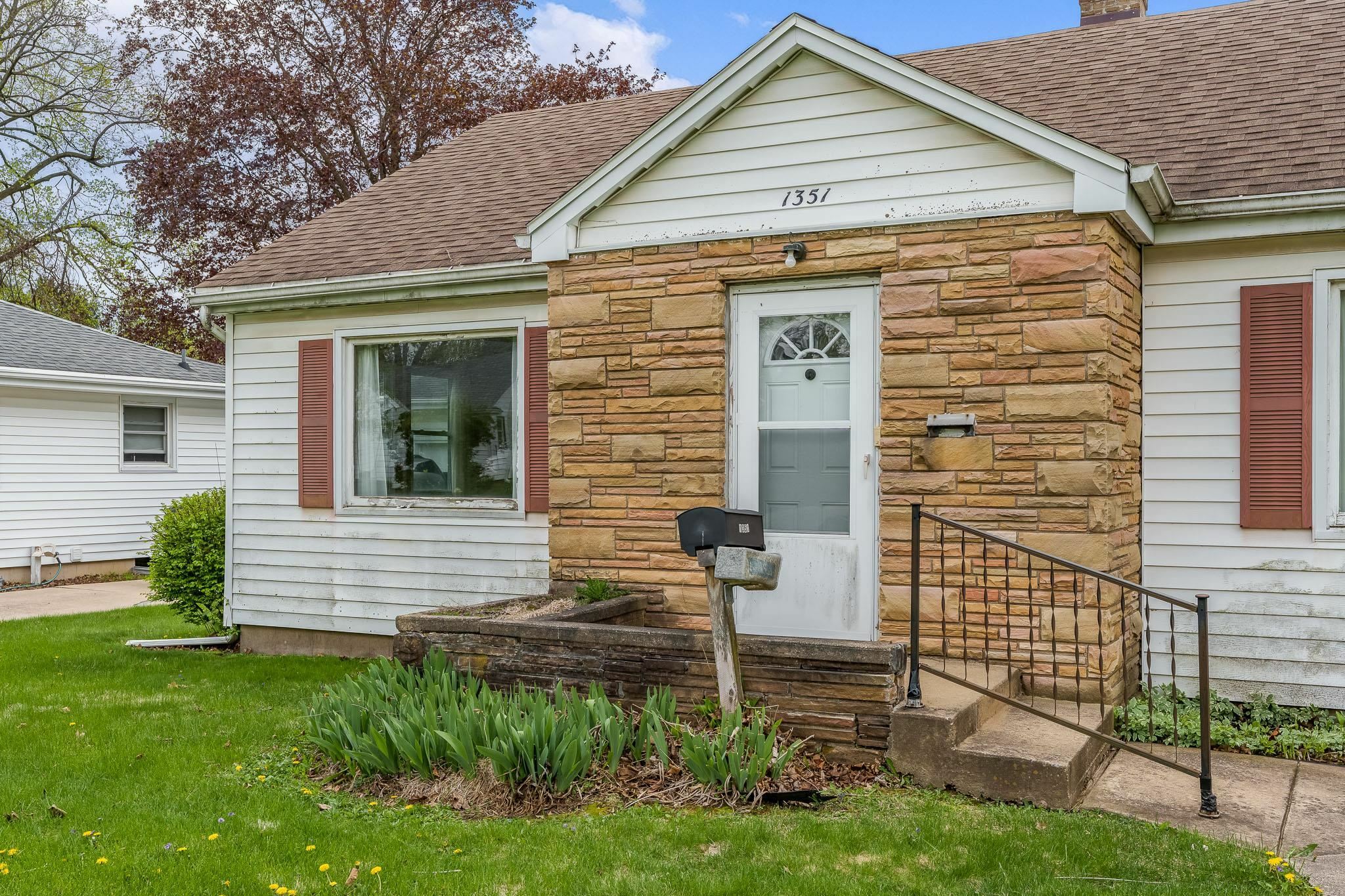 Property Photo: 1351 W American Street IL 61032