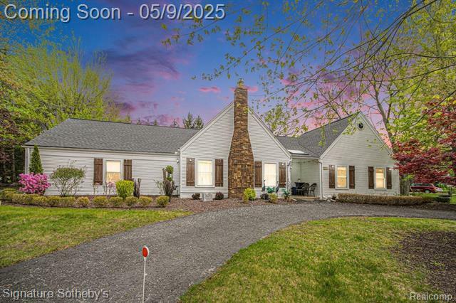 Property Photo: 33742 Oak Point Circle MI 48331