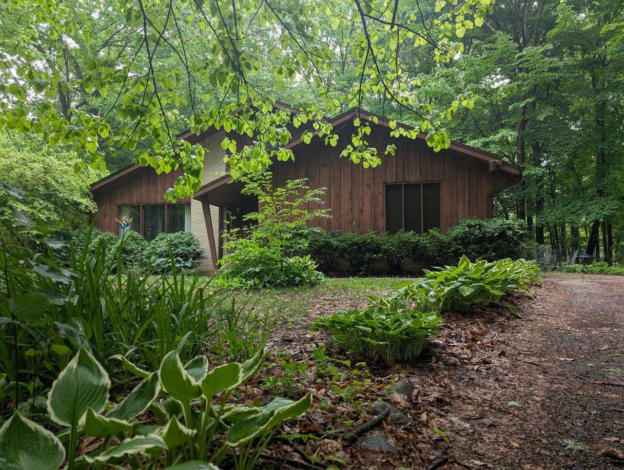 Property Photo:  W209n13470 Robinhood Drive  WI 53076 