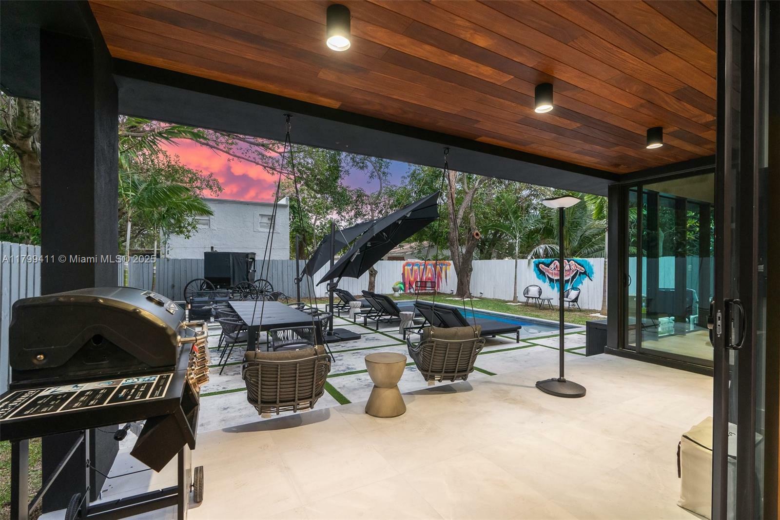 Property Photo:  400 NW 49th St  FL 33127 