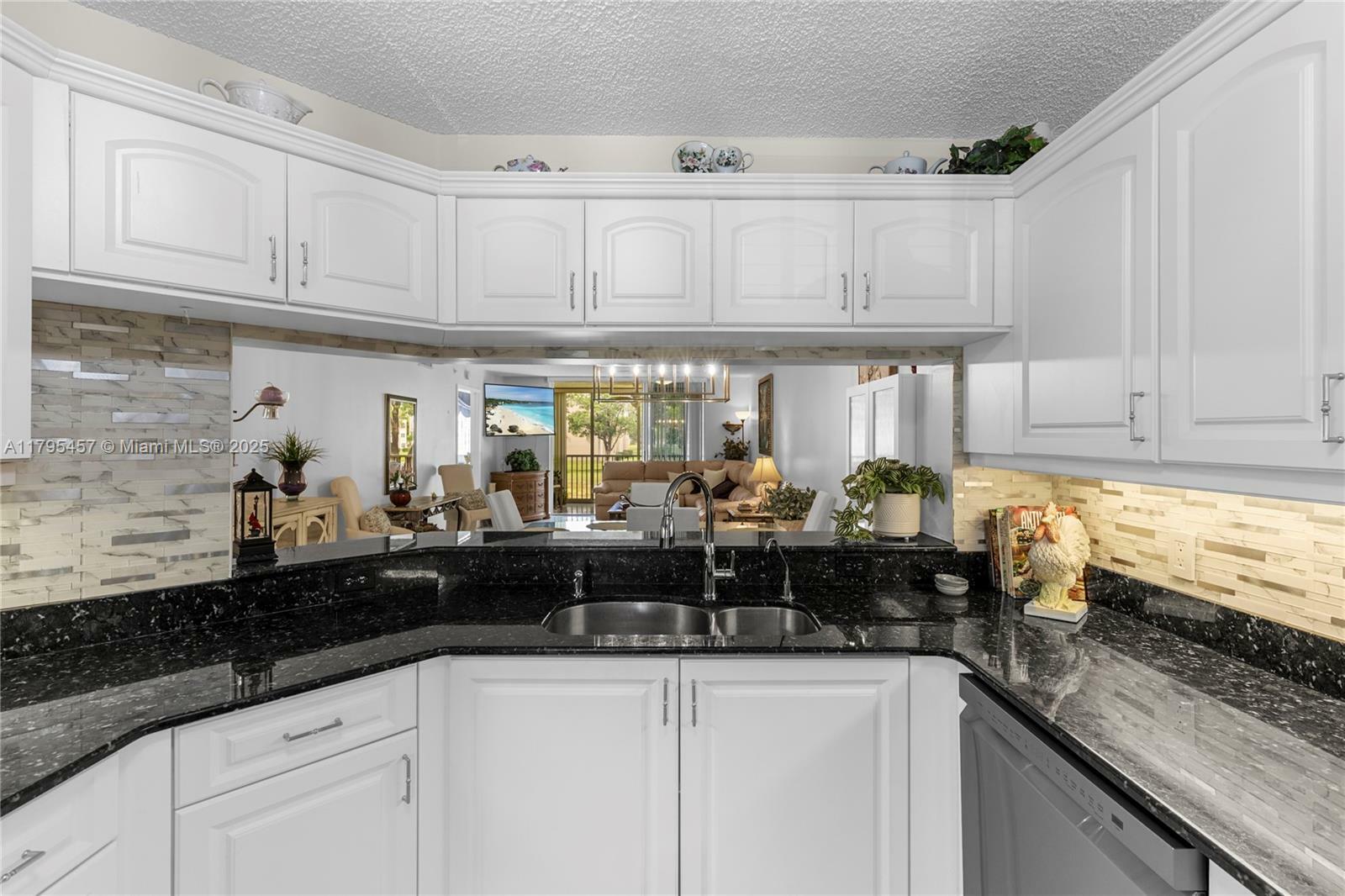 Property Photo: 2541 N Nob Hill Rd 205 FL 33322