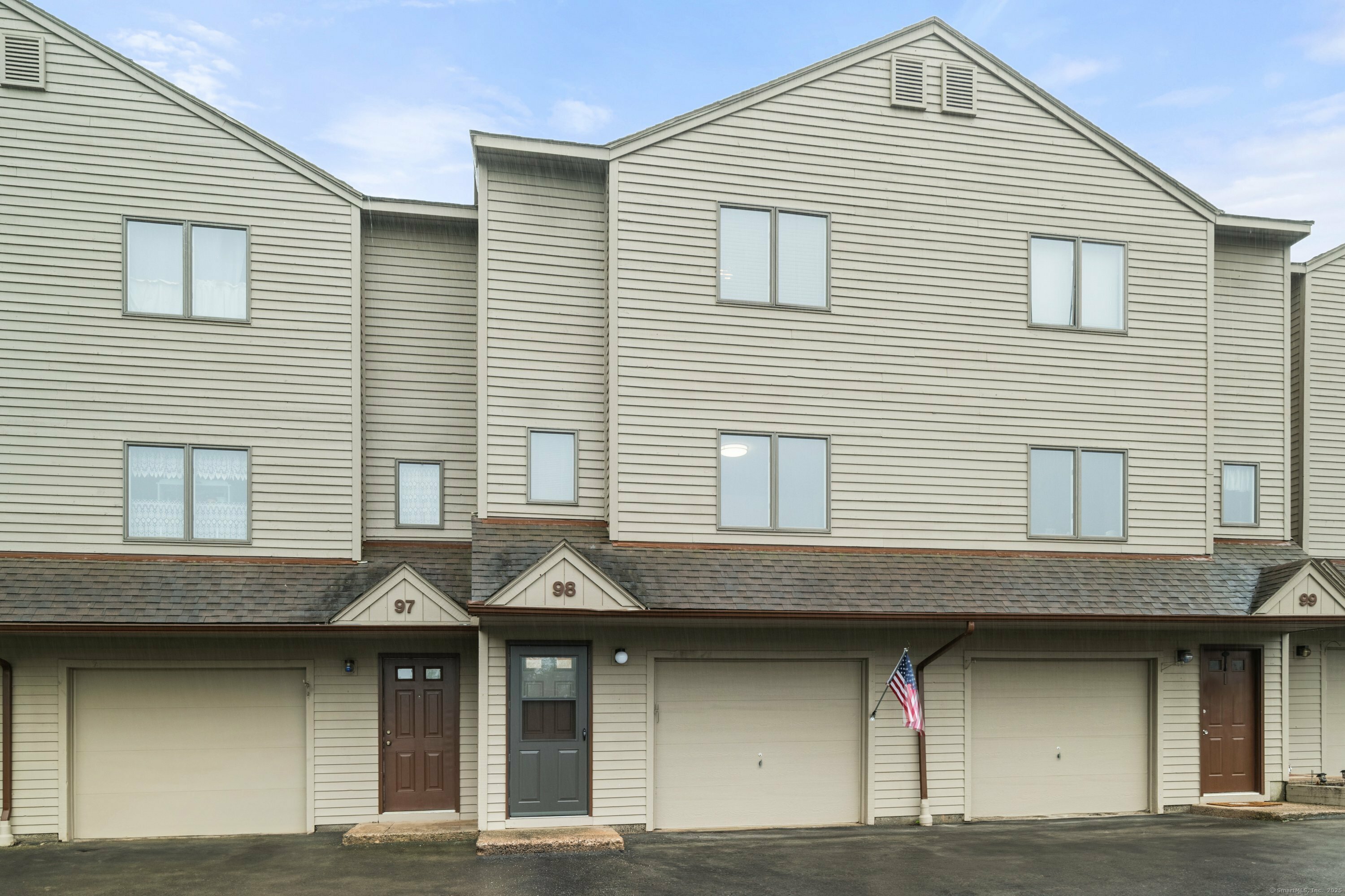 Property Photo: 489 Wolcott Street Apt 98 CT 06010