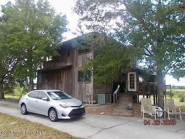 Property Photo: 505 Lakeview Avenue FL 32796