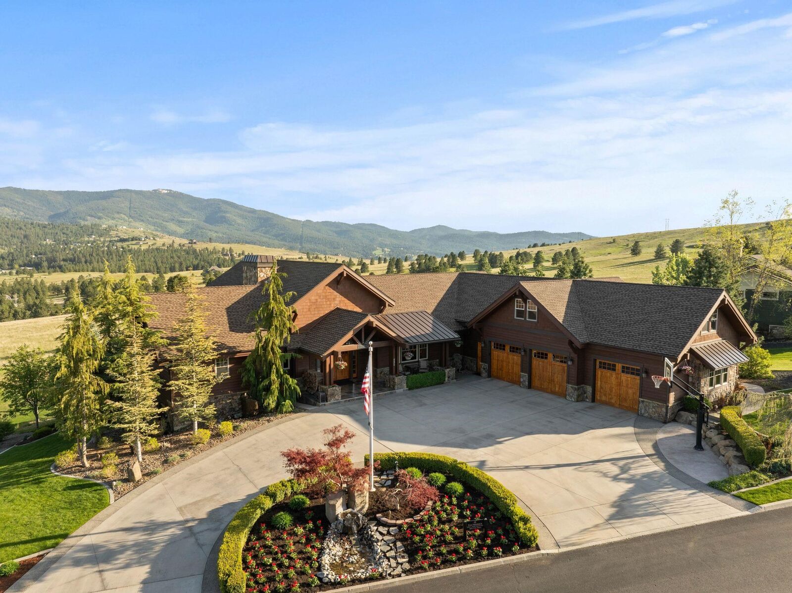 Property Photo:  325 S Legend Tree Dr  WA 99019 