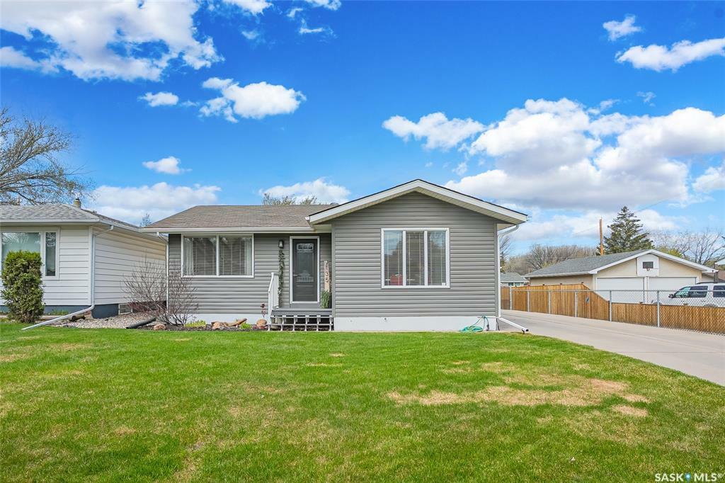 Property Photo: 135 Montreal Avenue S SK S7M 3K9
