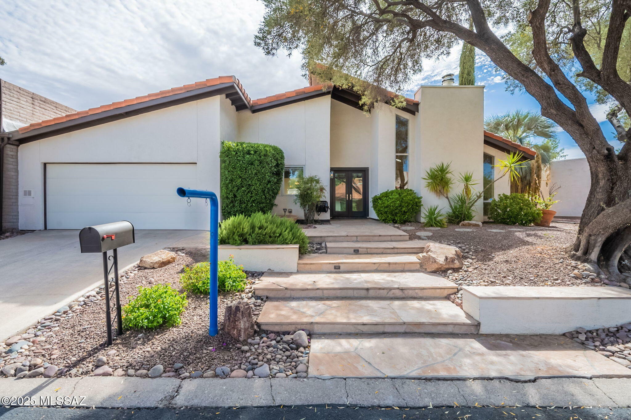 Property Photo: 1311 Via Ronde Oeste AZ 85715
