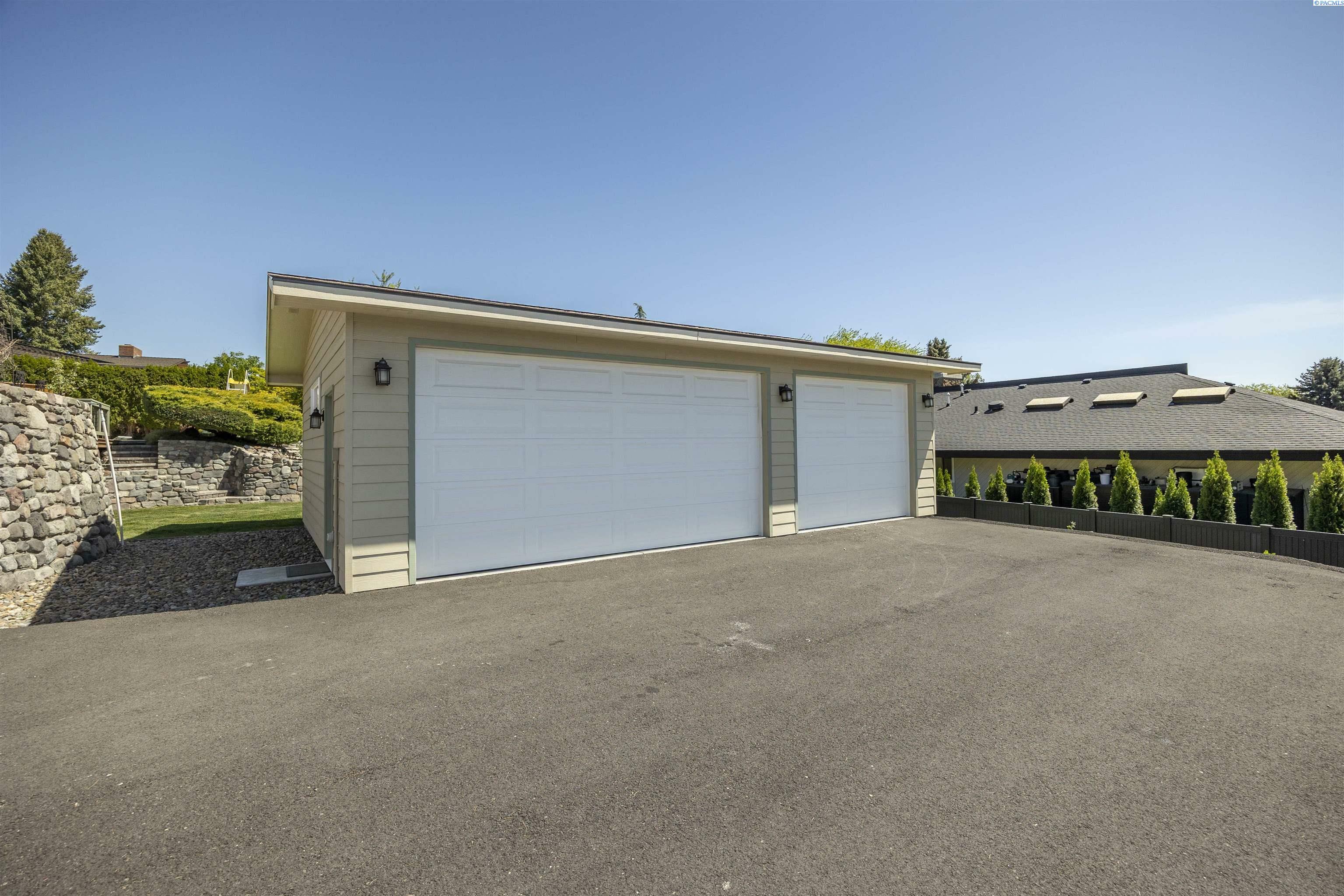 Property Photo:  5310 W Lincoln Ave  WA 98908 