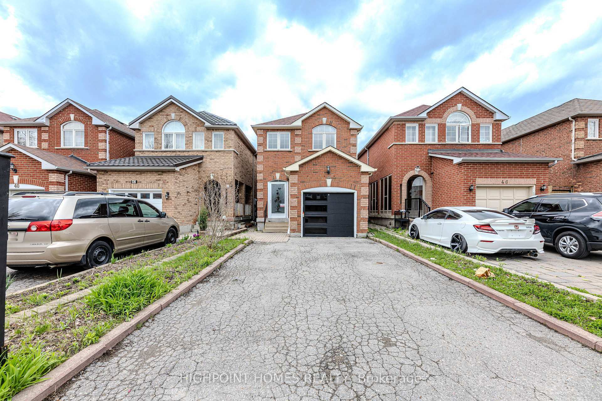 Property Photo: 44 Brando Avenue E ON L3S 4K9
