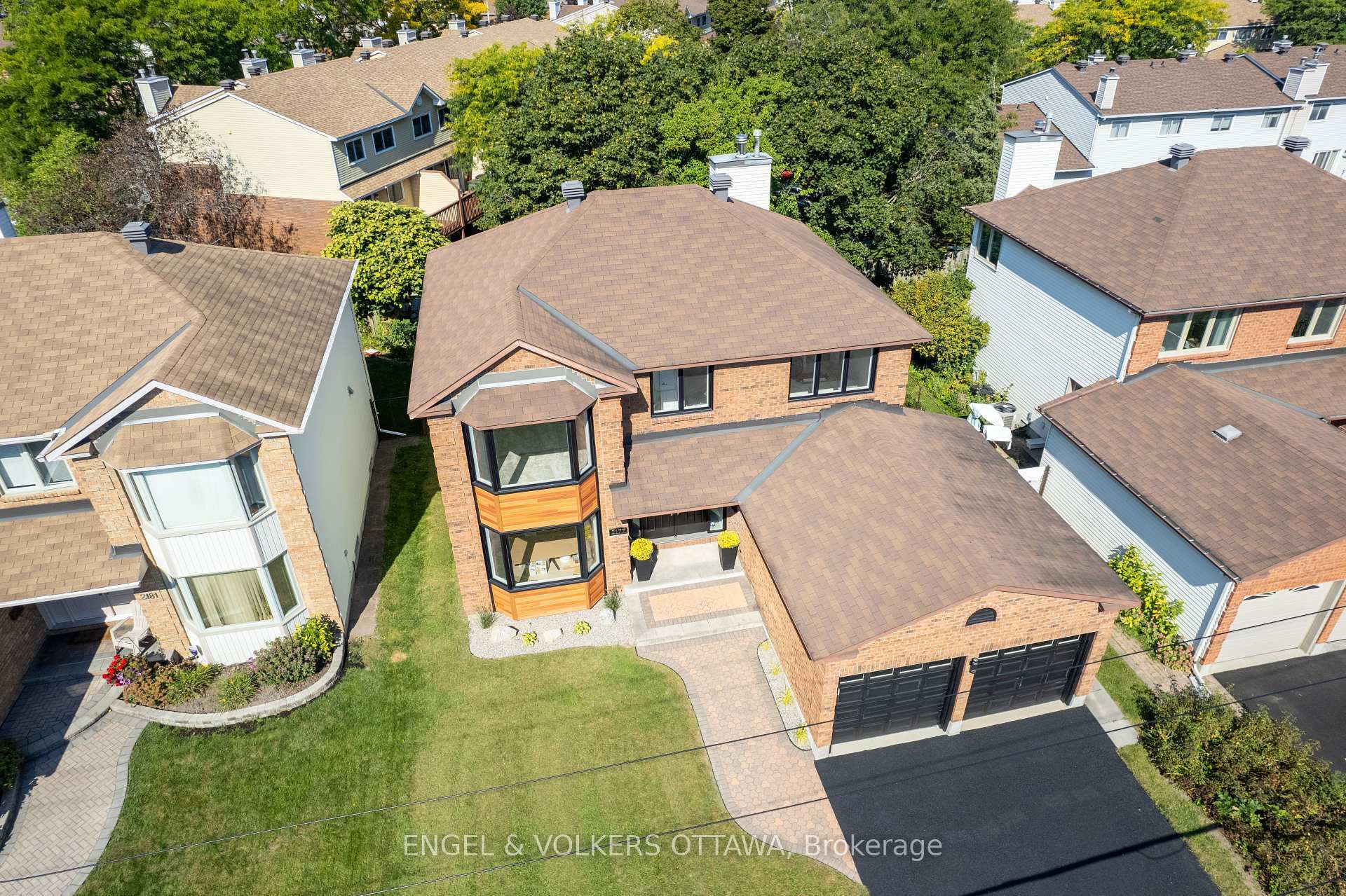 Property Photo: 2177 Lenester Avenue ON K2A 4A9