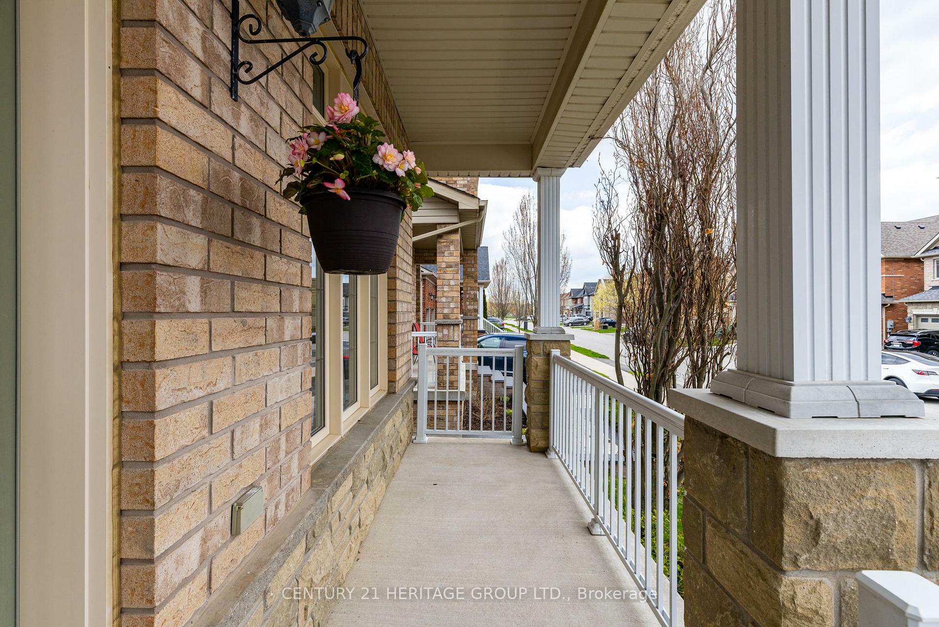 Property Photo: 402 Kwapis Boulevard ON L3X 3H4