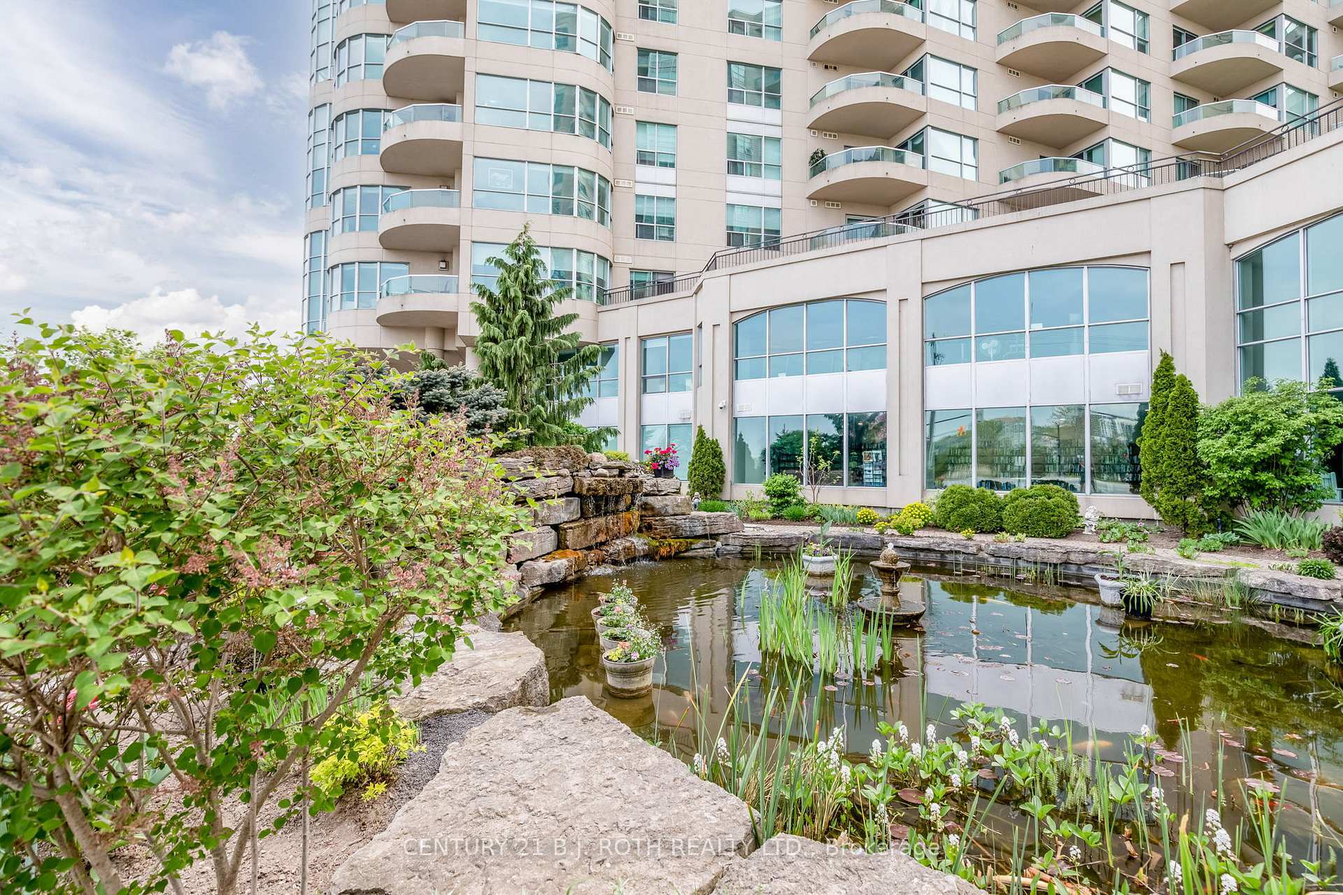Property Photo: 2 Toronto Street Ph1 1 ON L4N 9R2