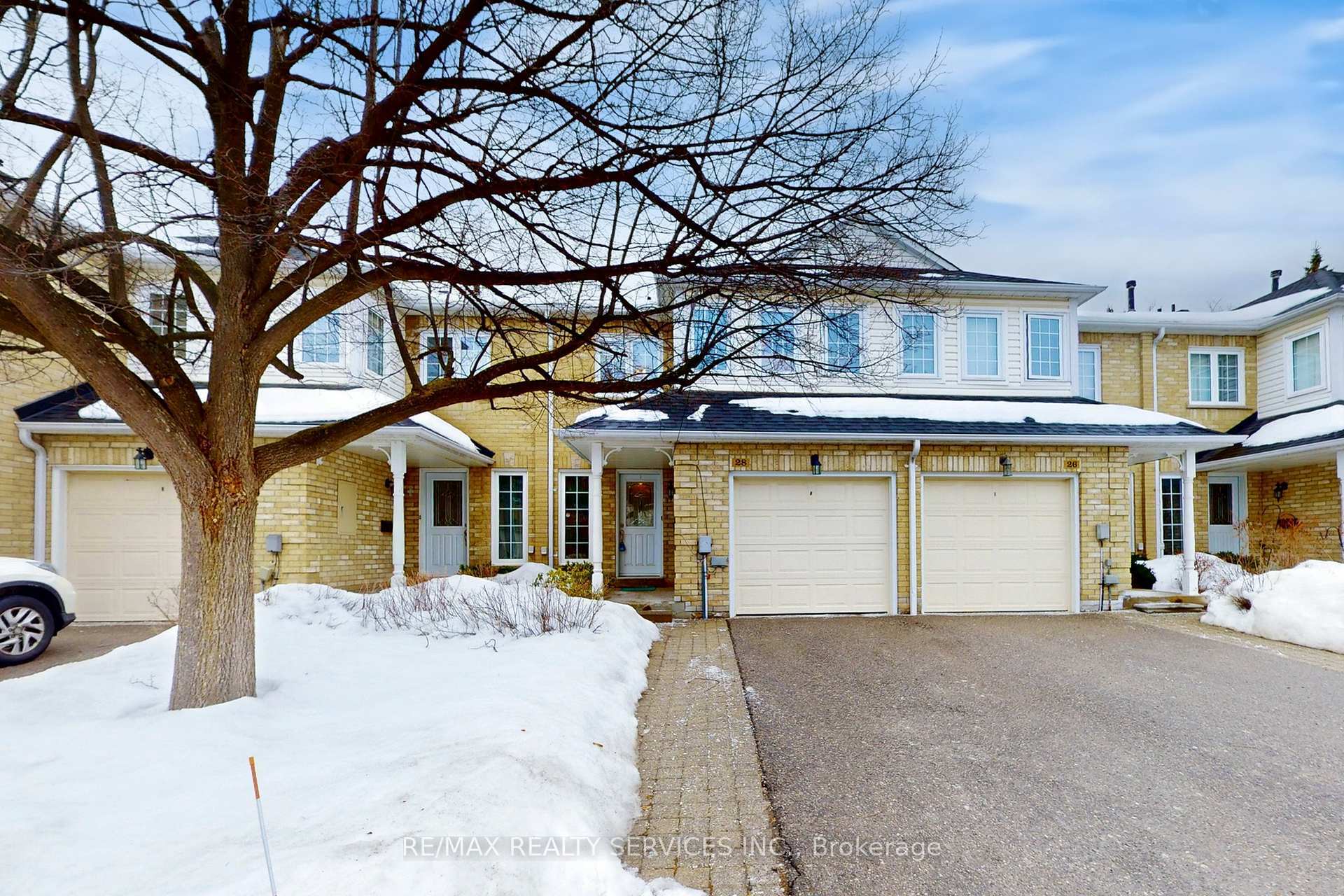 28 Heathcliffe Square  Brampton ON L6S 5P7 photo