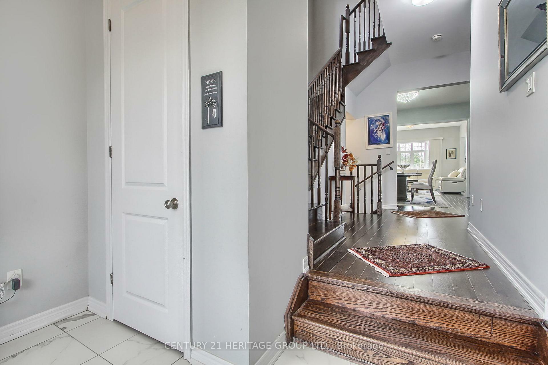 Property Photo: 71 Woodhaven Avenue ON L4G 3Y2