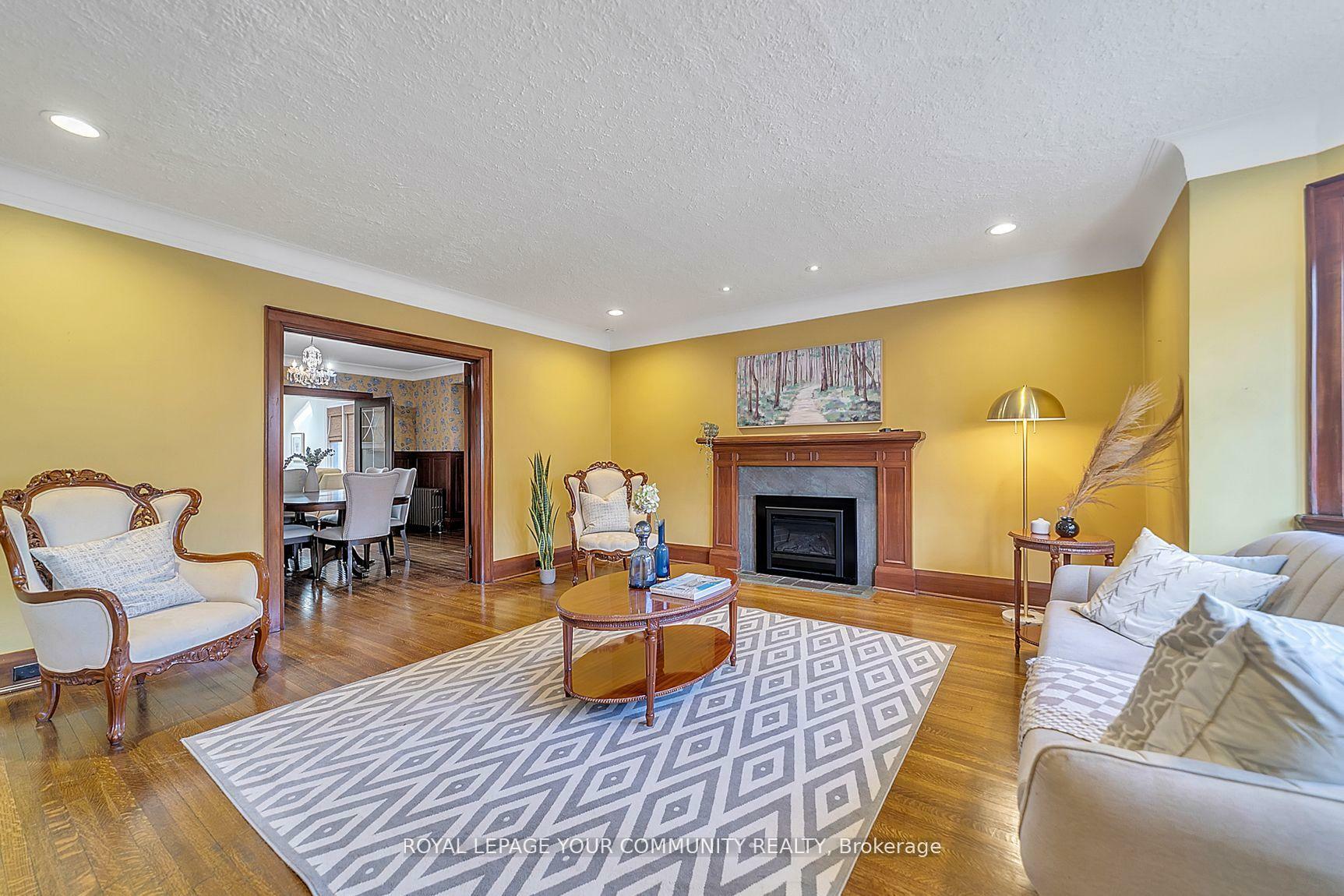 Property Photo: 212 Glenayr Road ON M5P 3C3