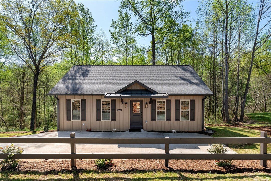 Property Photo: 3062 Woodale Circle SC 29678