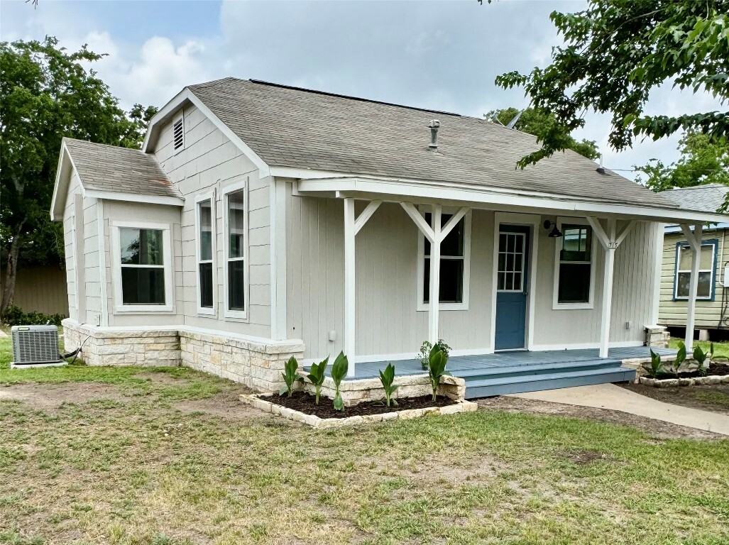 Property Photo: 713 N Polk Street TX 78942