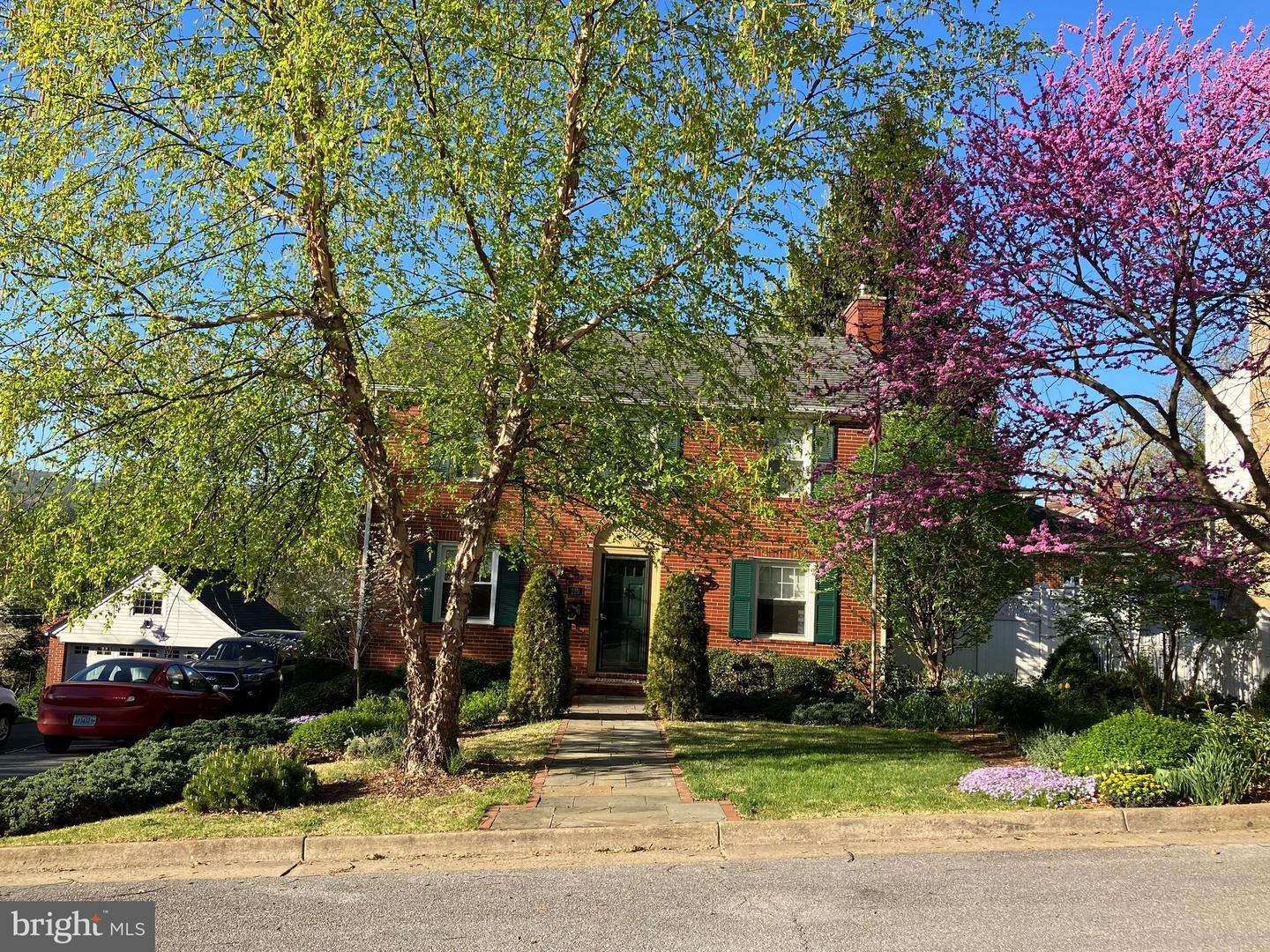 Property Photo: 210 W 1st Street VA 22630