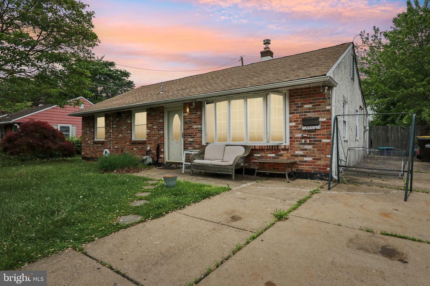 Property Photo: 2638 Bellview Drive PA 19020