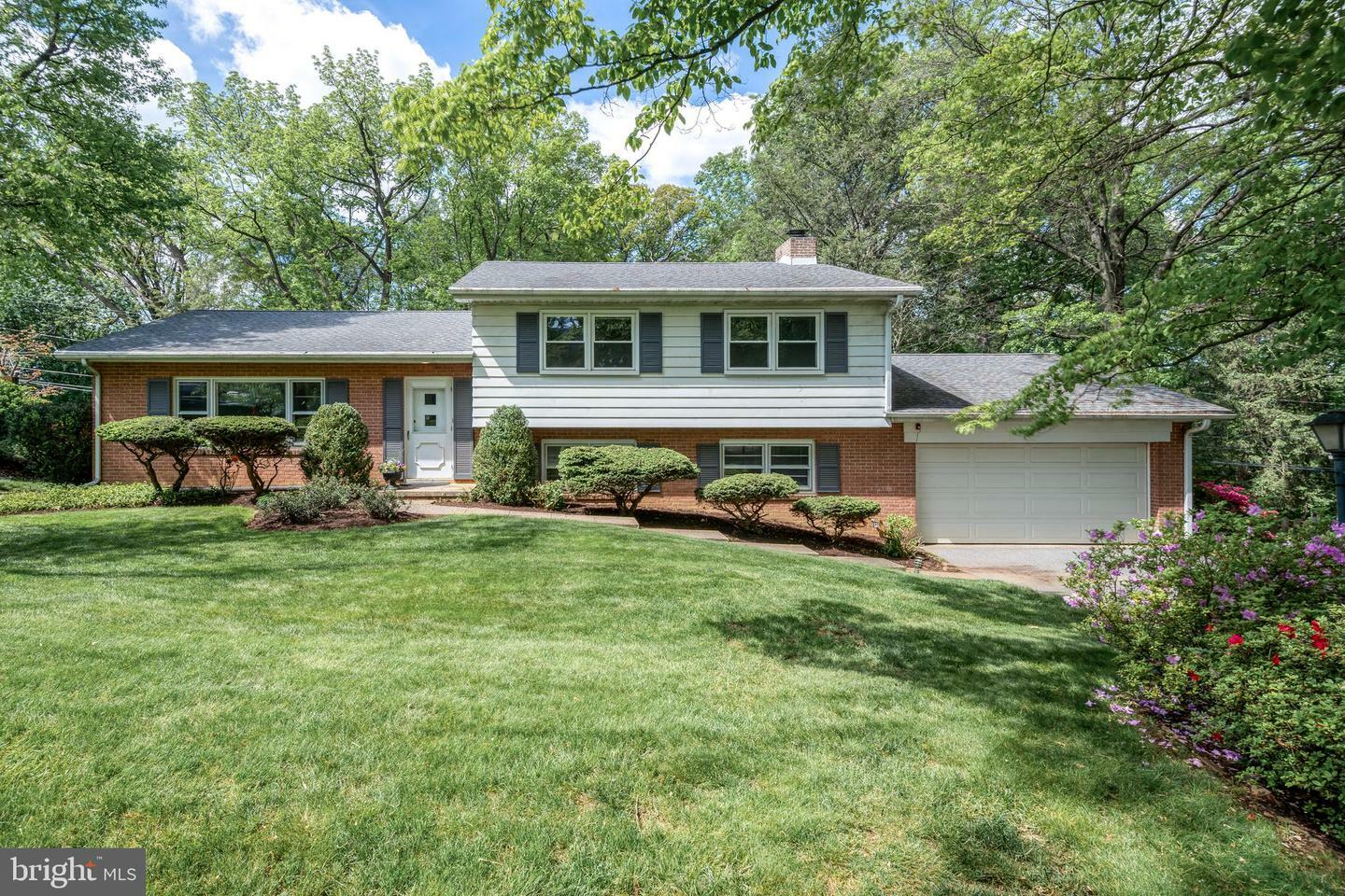 2006 Northbrook Drive  Lancaster PA 17601 photo