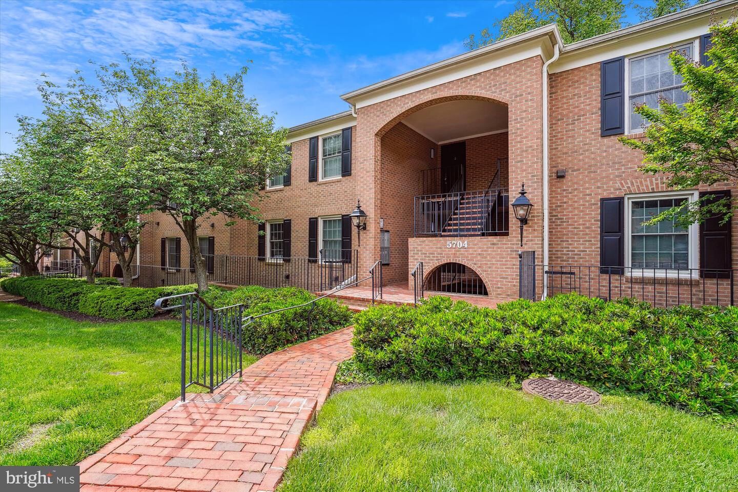 Property Photo: 5704 Brewer House Circle T-2-10 MD 20852