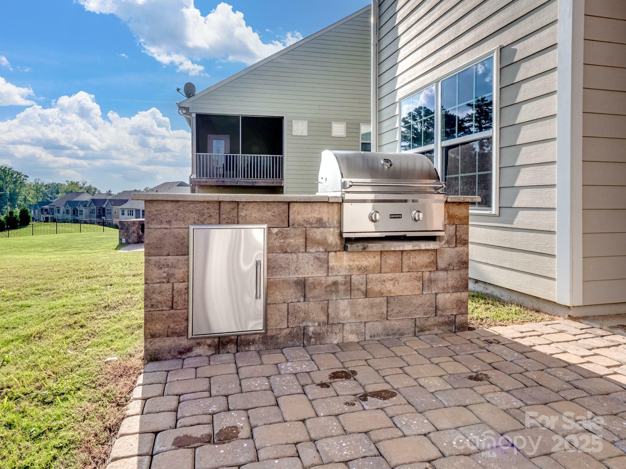 Property Photo: 15429 Topanga Drive NC 28278
