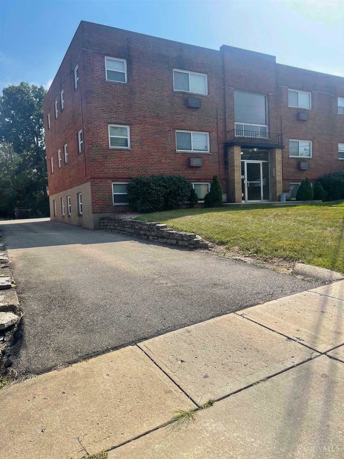 Property Photo: 3313 Camvic Terrace OH 45211
