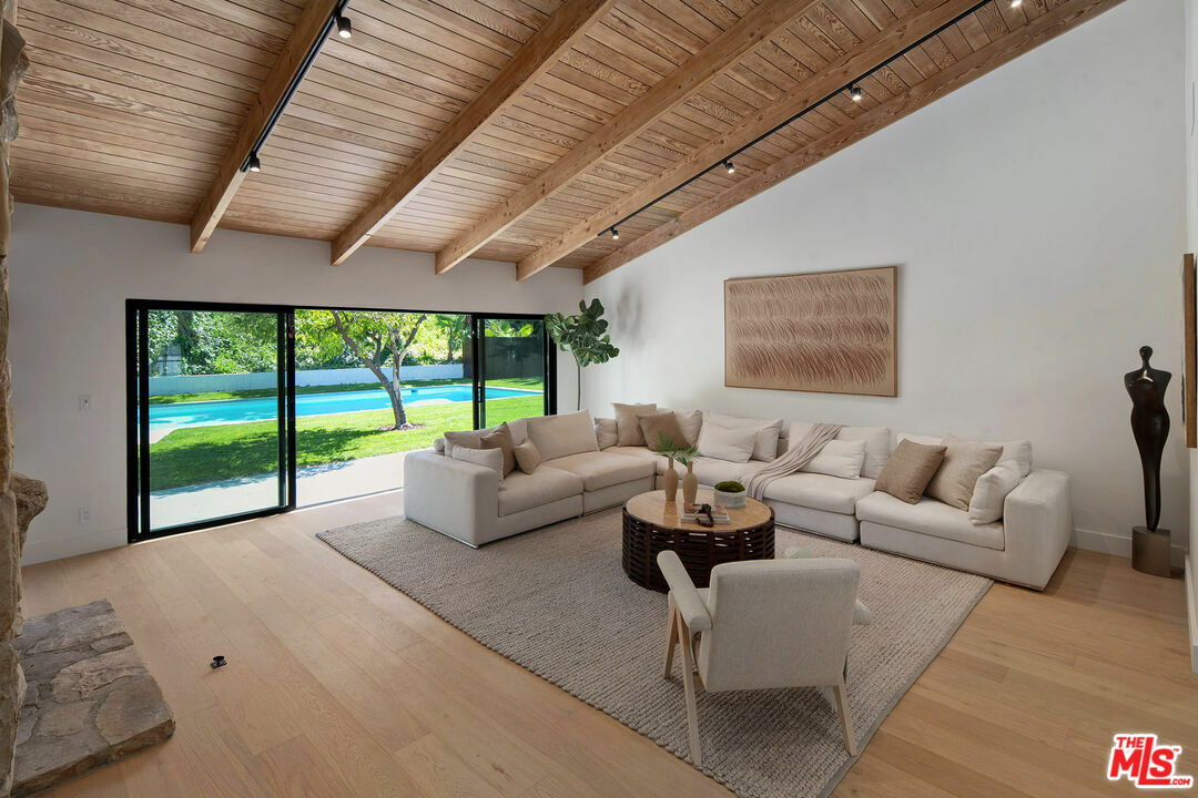 Property Photo: 23520 Mariano St CA 91367