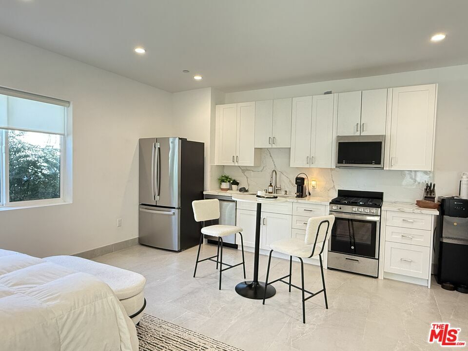 Property Photo: 834 S Shenandoah St CA 90035
