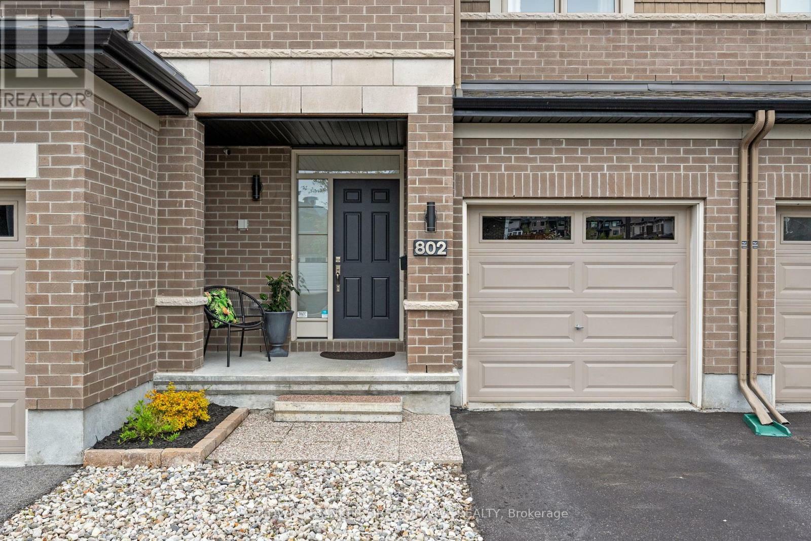 Property Photo: 802 Carnelian Crescent ON K1X 0A8