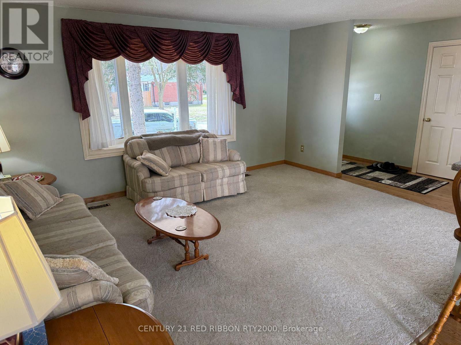 Property Photo:  334 Helen Drive  ON N7G 3M3 