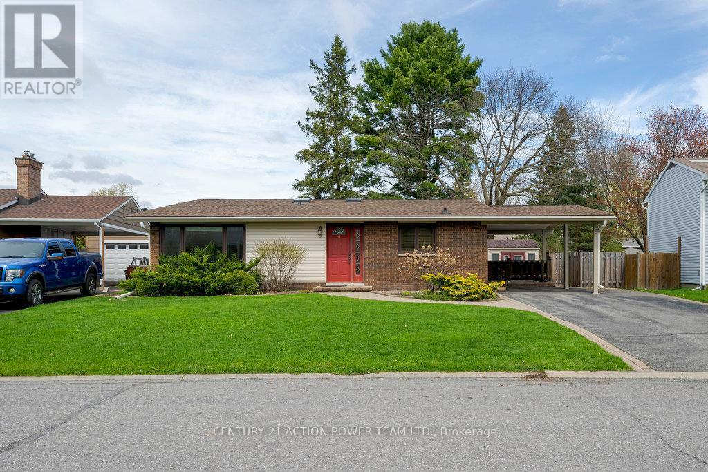 Property Photo: 9 Keewatin Crescent ON K2E 5S2