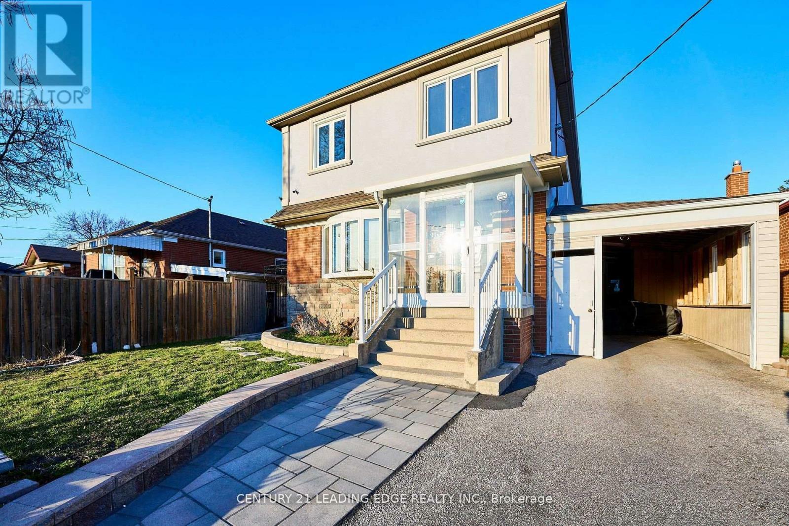 Photo de la propriété: 14 Flora Drive ON M1P 1A3